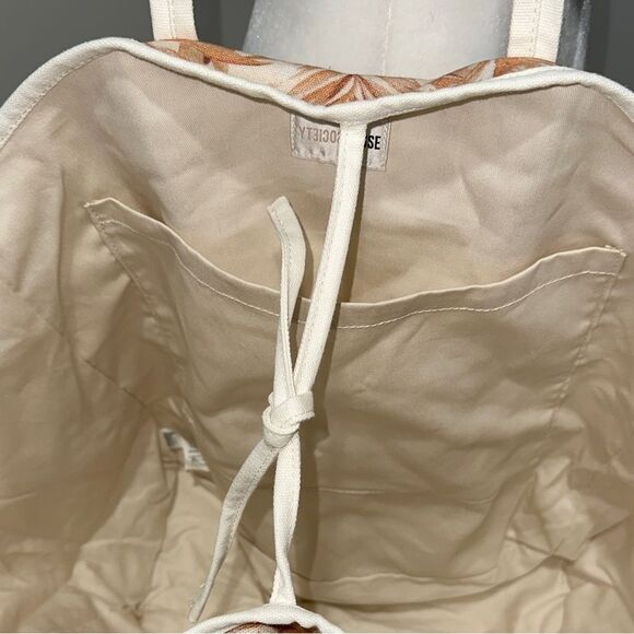 TROPIC TOTE BY BEACH VIDA BLING TWO HANDLES INSIDE POCKETS ONE LARGE TWO SMALL - Picture 8 of 10